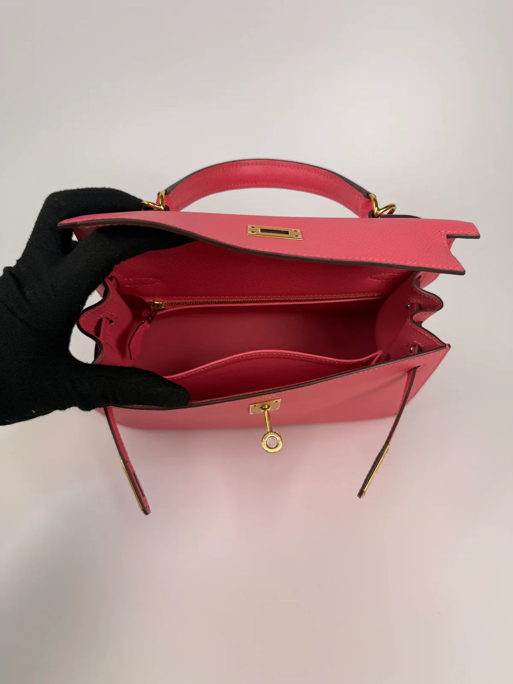 HERMÈS KELLY 25 IN ROSE AZALEA EPSOM LEATHER WITH GOLD HARDWARE