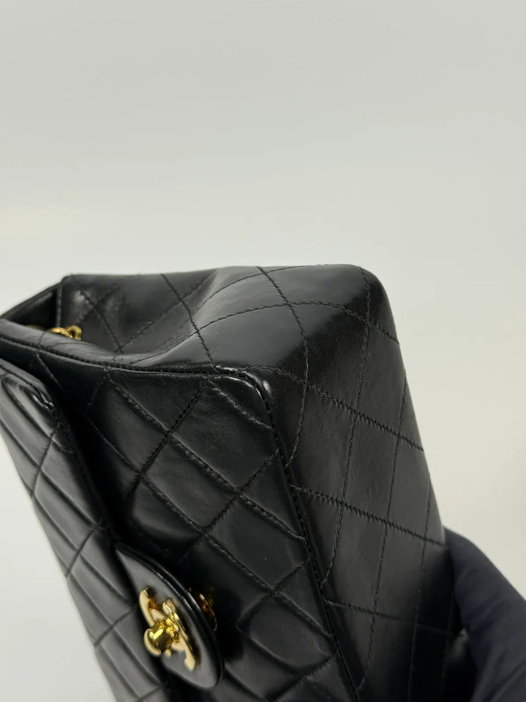 CHANEL BLACK SQUARE VINTAGE FLAP BAG IN LAMBSKIN WITH GOLD HARDWARE