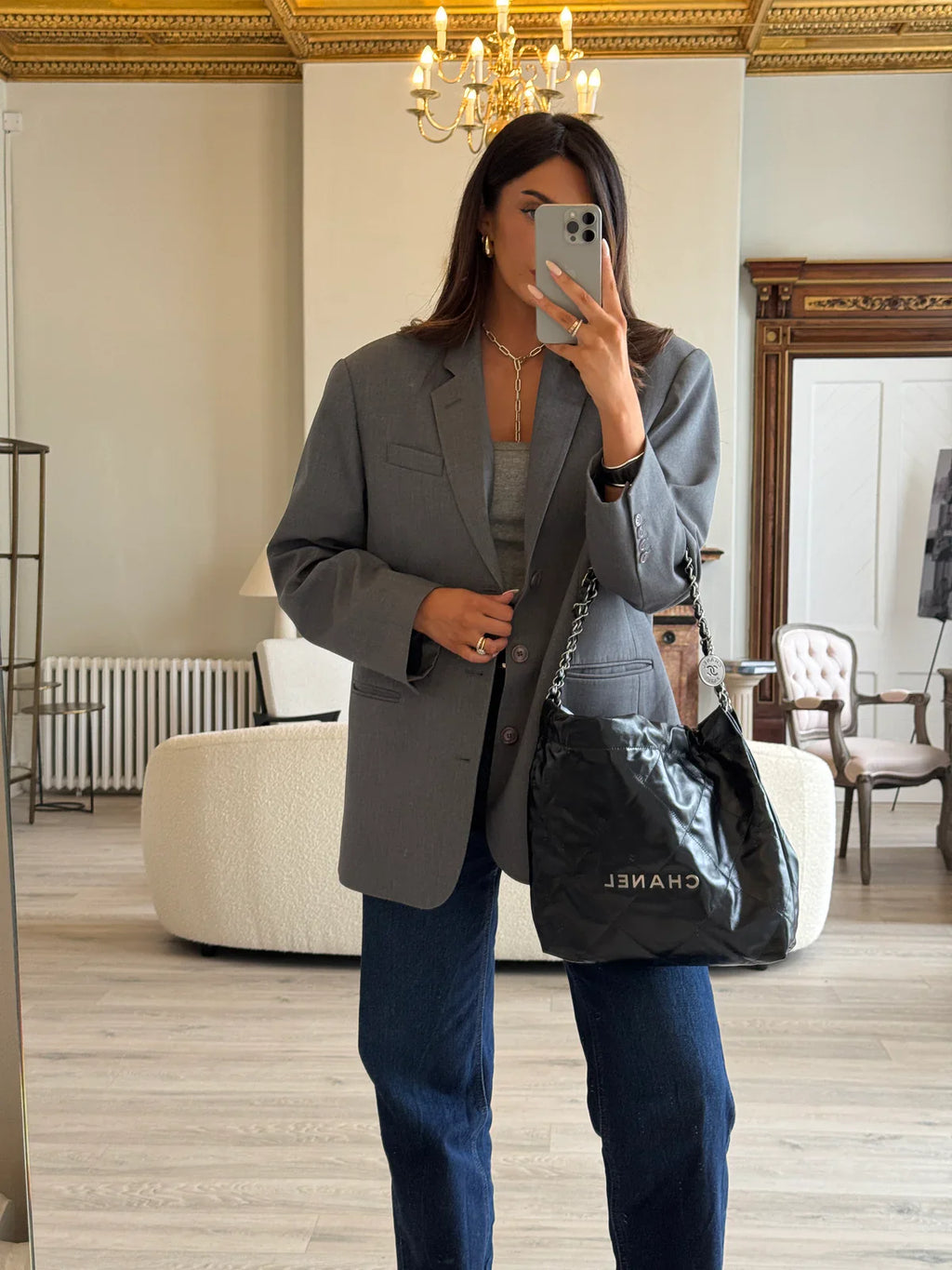 CHANEL 22 HANDBAG IN BLACK CALFSKIN LEATHER WITH SHW