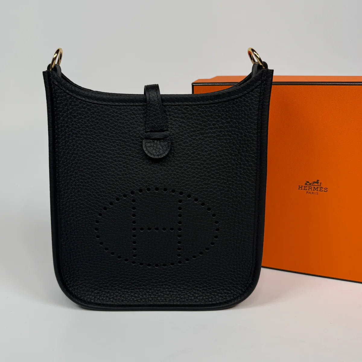 HERMÈS EVELYNE TPM BLACK CLEMENCE LEATHER GOLD HARDWARE