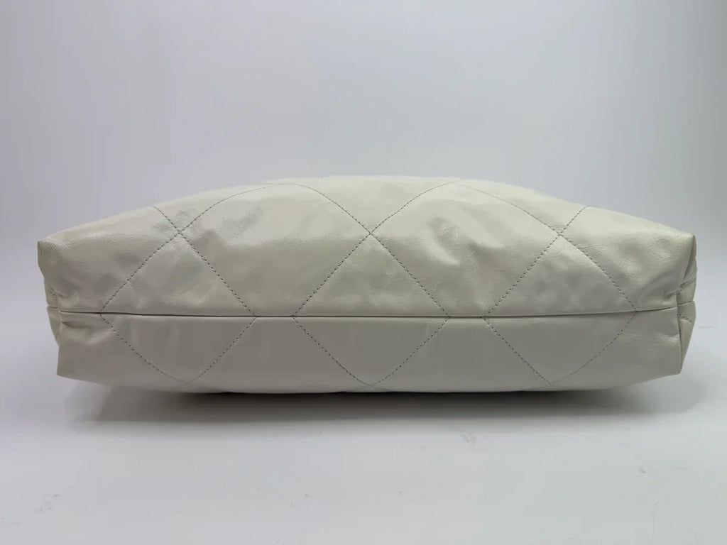 CHANEL 22 MEDIUM IN WHITE CALFSKIN LEATHER WITH GHW