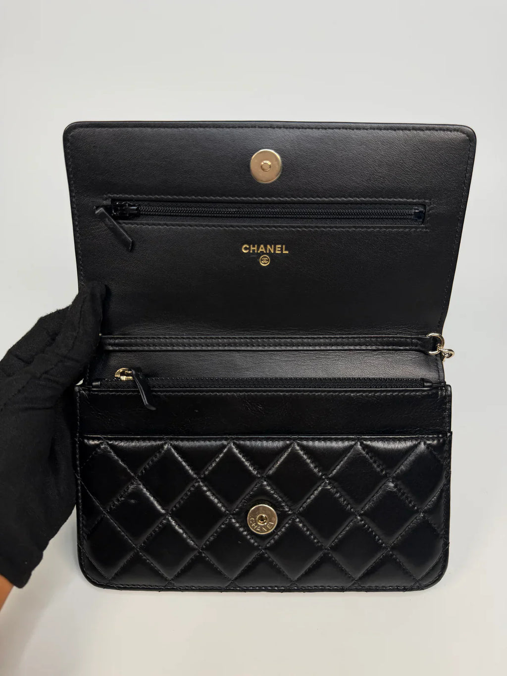 CHANEL PEARL WALLET ON CHAIN IN BLACK LAMBSKIN LEATHER WITH PALE GOLD HARDWARE