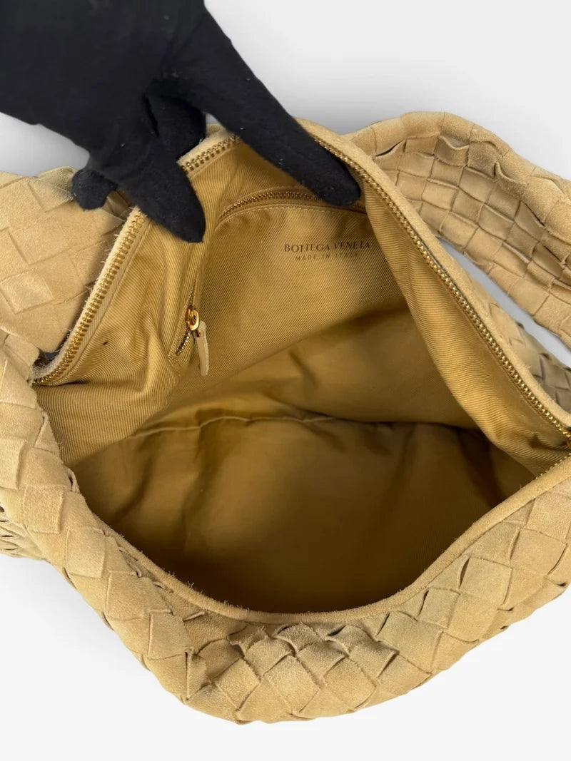 BOTTEGA VENETA LARGE KNOTTED JODIE IN BEIGE INTRECCIATO SUEDE