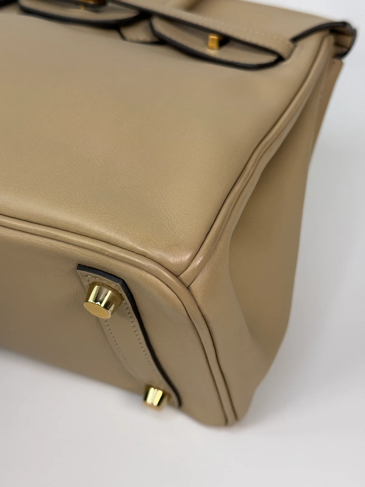 HERMÈS BIRKIN 25 IN TRENCH SWIFT LEATHER WITH GOLD HARDWARE