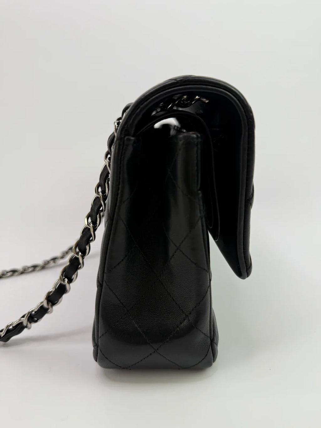 CHANEL MEDIUM CLASSIC DOUBLE FLAP BLACK LAMBSKIN WITH SILVER HARDWARE