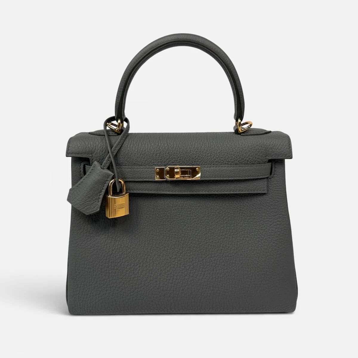 HERMÈS KELLY 25 IN VERT AMANDE TOGO LEATHER WITH GOLD HARDWARE