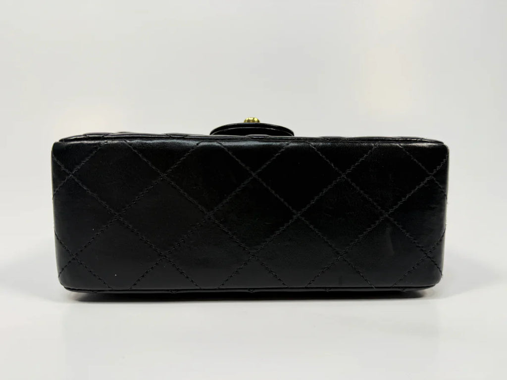 CHANEL BLACK SQUARE VINTAGE FLAP BAG IN LAMBSKIN WITH GOLD HARDWARE