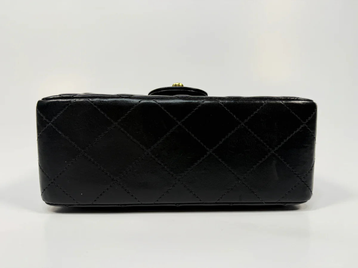 CHANEL BLACK SQUARE VINTAGE FLAP BAG IN LAMBSKIN WITH GOLD HARDWARE