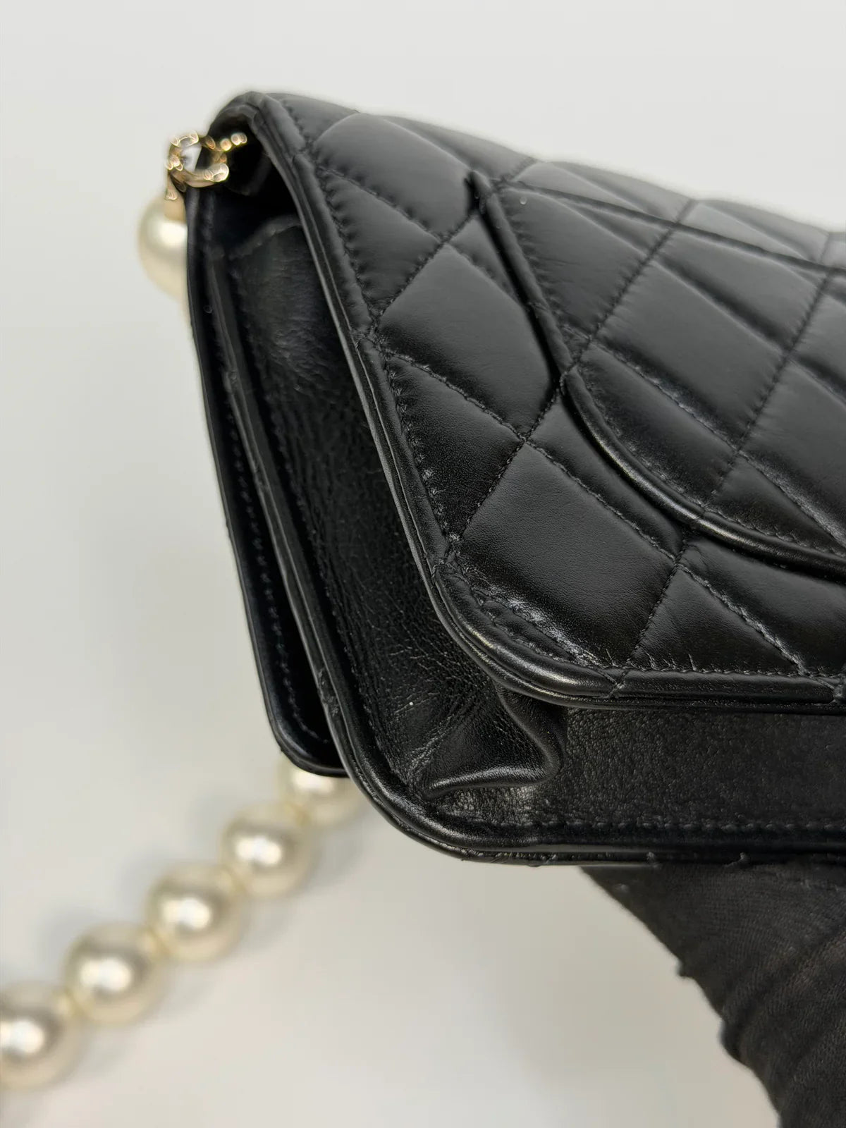 CHANEL PEARL WALLET ON CHAIN IN BLACK LAMBSKIN LEATHER WITH PALE GOLD HARDWARE