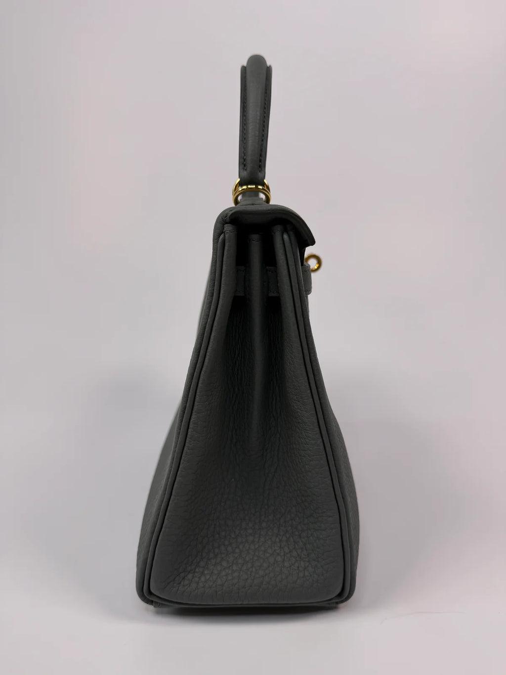 HERMÈS KELLY 25 IN VERT AMANDE TOGO LEATHER WITH GOLD HARDWARE