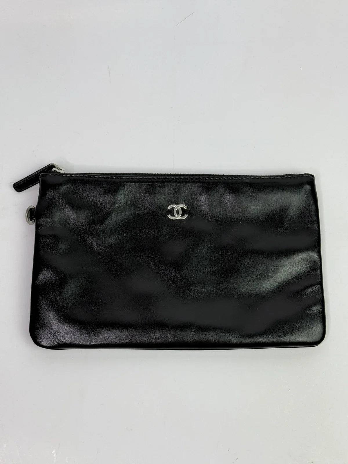 CHANEL 22 HANDBAG IN BLACK CALFSKIN LEATHER WITH SHW