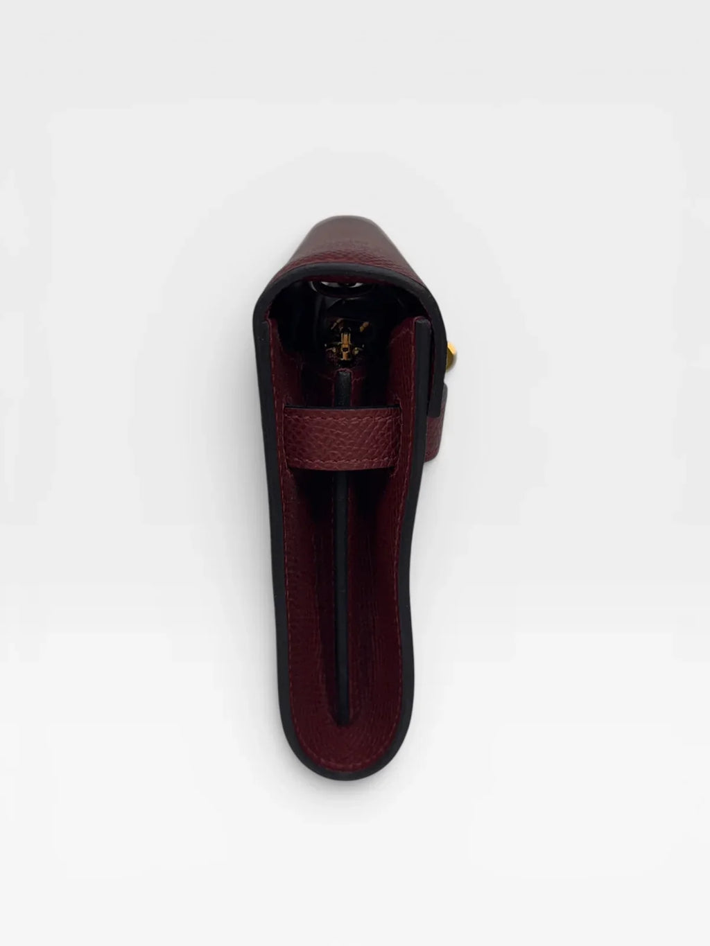 HERMÈS KELLY TO GO IN BURGUNDY EPSOM LEATHER WITH GOLD HARDWARE