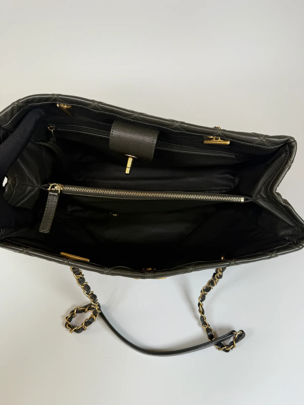 CHANEL DARK GREEN LAMBSKIN LEATHER TOTE BAG WITH GOLD HARDWARE
