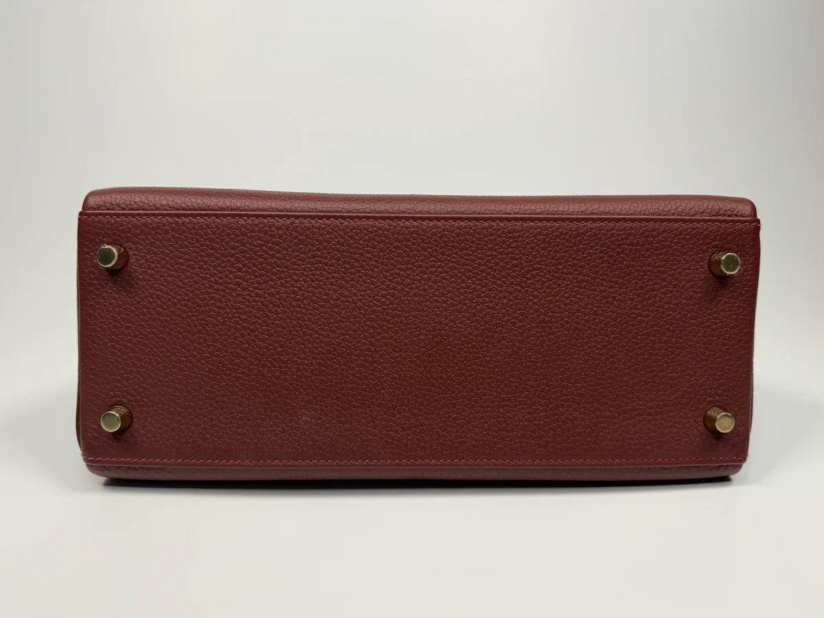HERMÈS KELLY 28 IN ROUGE H TOGO LEATHER WITH GOLD HARDWARE