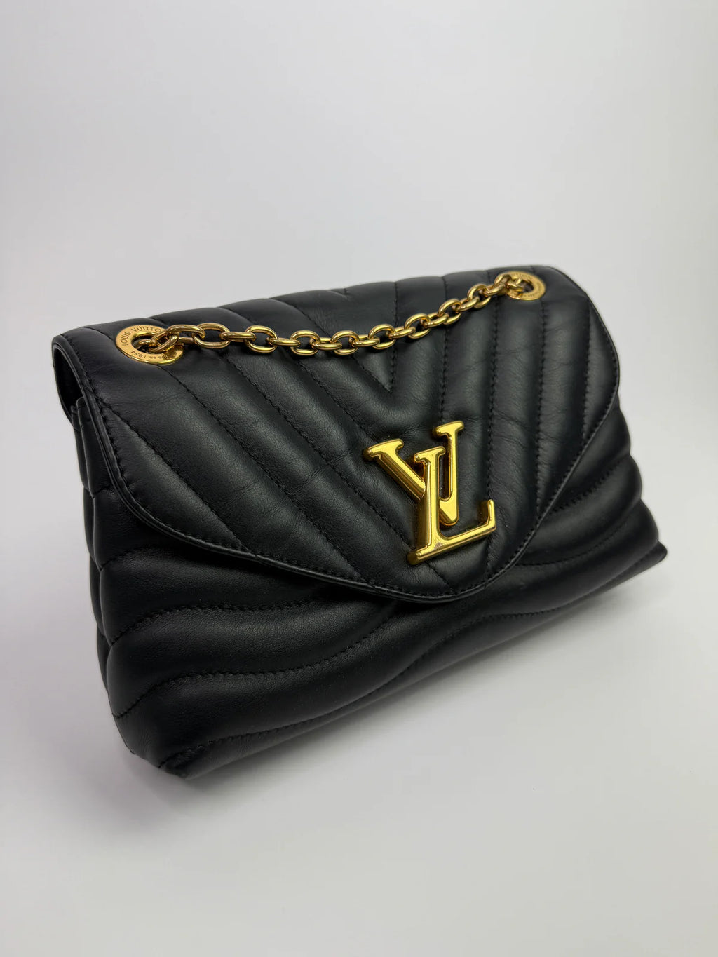 LOUIS VUITTON NEW WAVE CHAIN SHOULDER BAG WITH GOLD HARDWARE