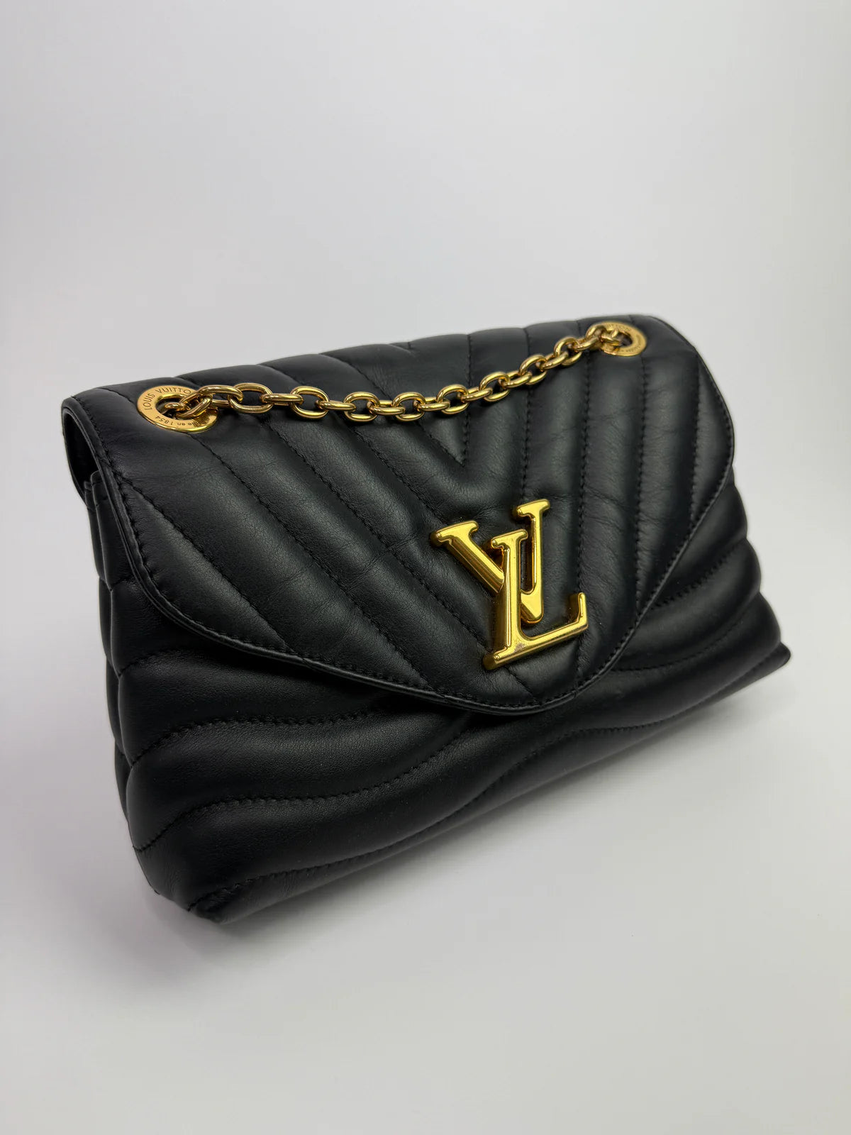 LOUIS VUITTON NEW WAVE CHAIN SHOULDER BAG WITH GOLD HARDWARE