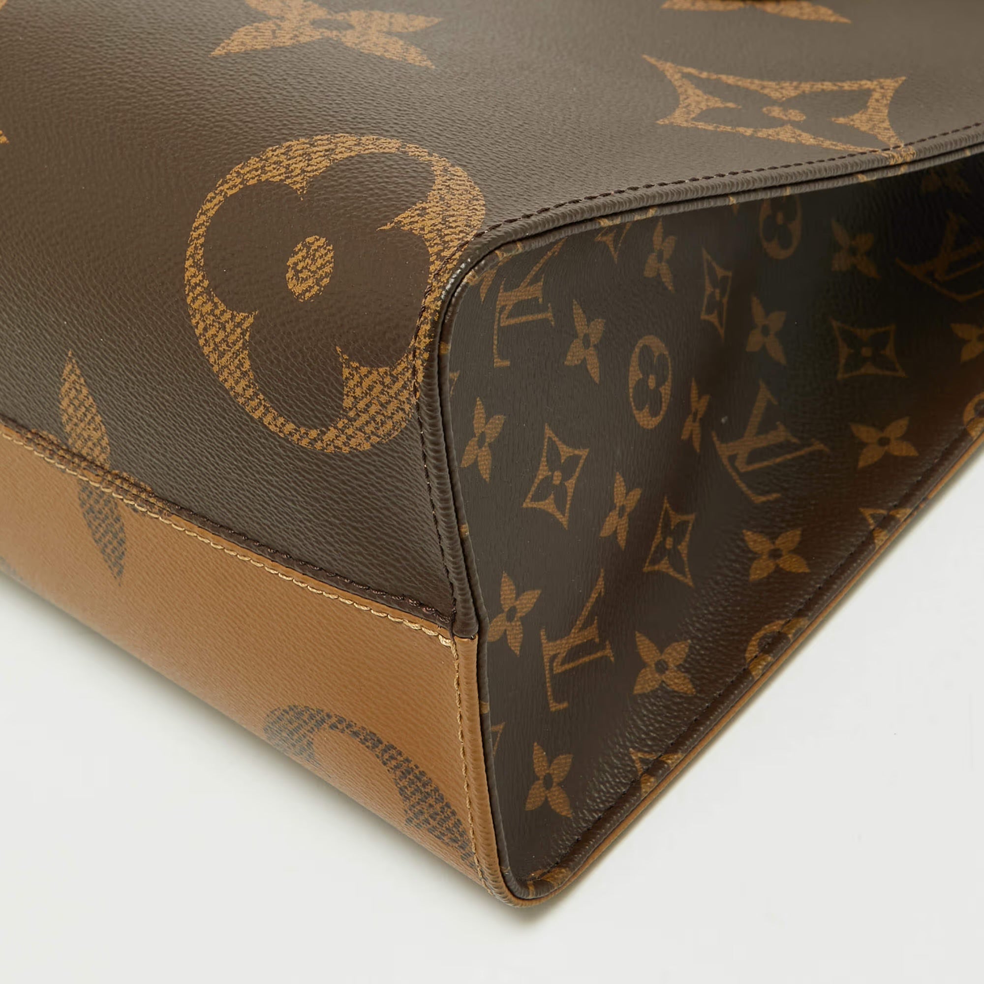 Louis Vuitton Onthego MM Monogram Giant Reverse Canvas Tote