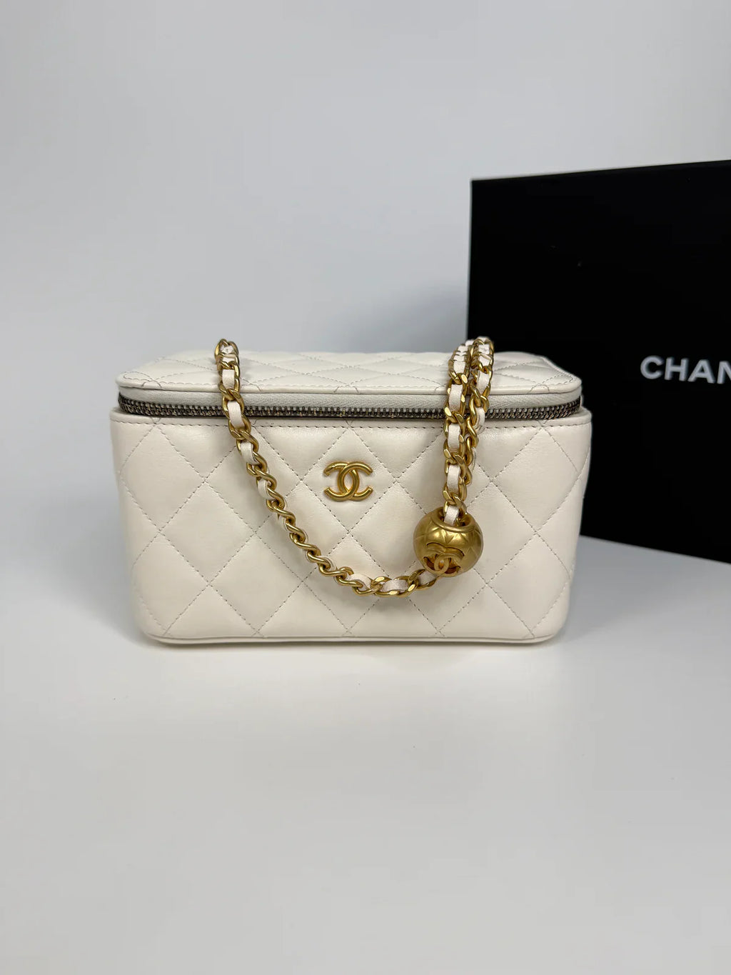 CHANEL QUILTED PEARL CRUSH MINI VANITY IN WHITE LAMBSKIN LEATHER WITH AGED GOLD HARDWARE