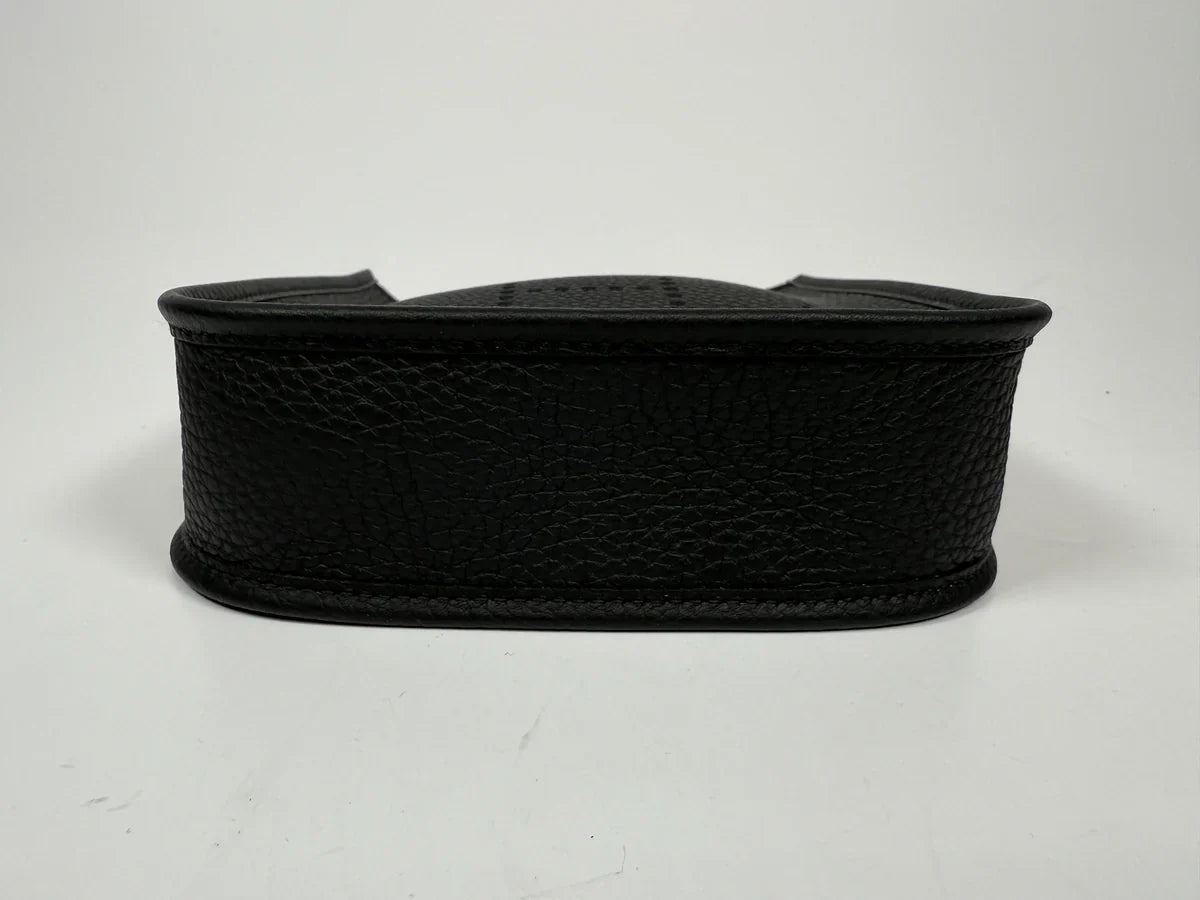 HERMÈS EVELYNE TPM BLACK CLEMENCE LEATHER GOLD HARDWARE