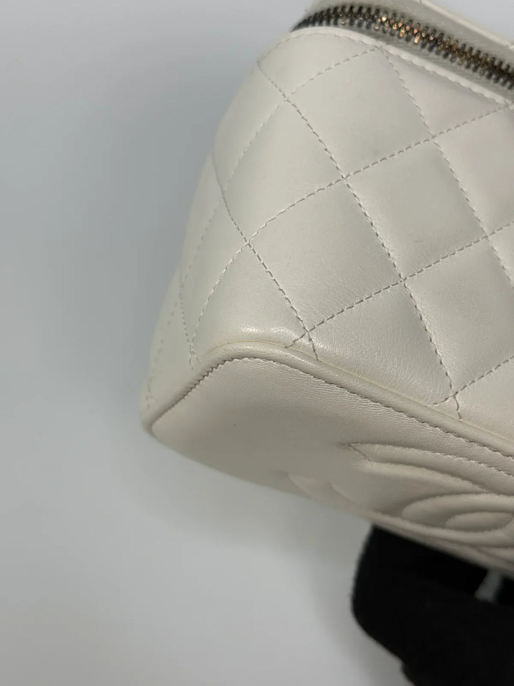 CHANEL QUILTED PEARL CRUSH MINI VANITY IN WHITE LAMBSKIN LEATHER WITH AGED GOLD HARDWARE