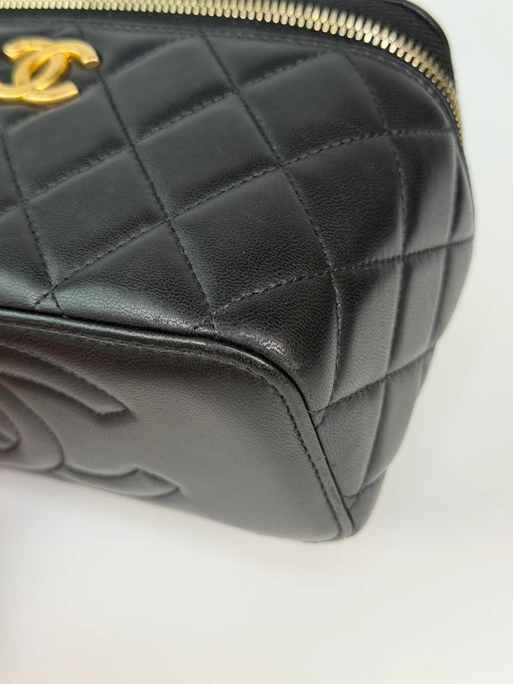 CHANEL QUILTED PEARL CRUSH MINI VANITY IN BLACK LAMBSKIN LEATHER WITH GOLD HARDWARE