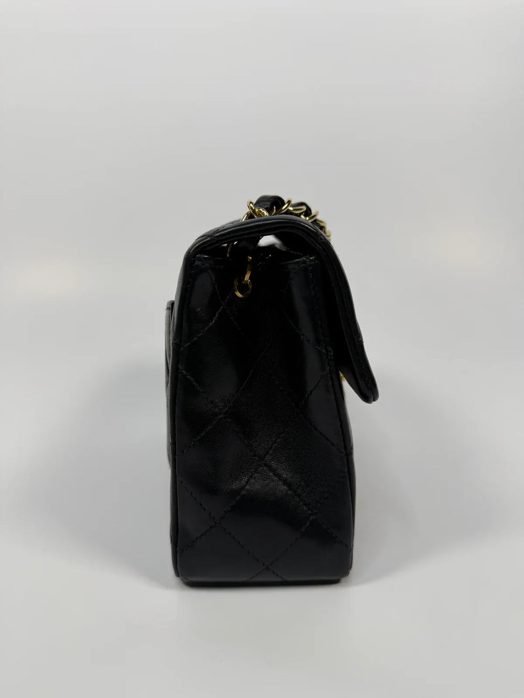 CHANEL BLACK SQUARE VINTAGE FLAP BAG IN LAMBSKIN WITH GOLD HARDWARE