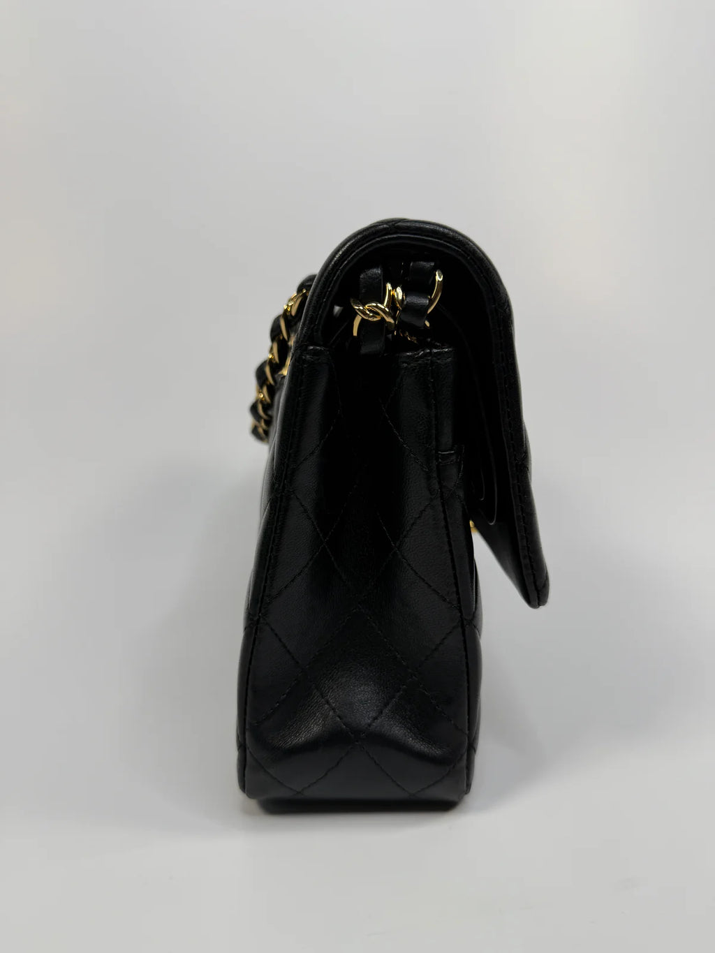 CHANEL MEDIUM CLASSIC DOUBLE FLAP BLACK LAMBSKIN WITH GOLD HARDWARE