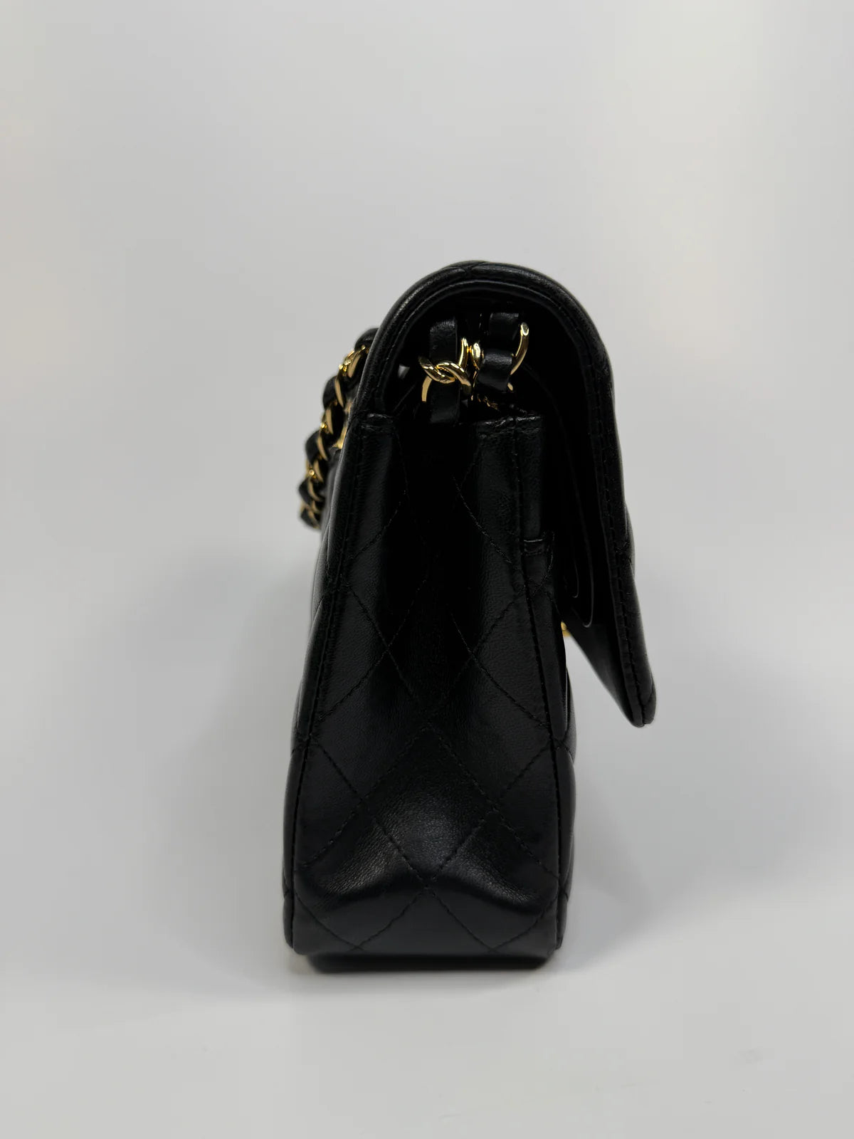 CHANEL MEDIUM CLASSIC DOUBLE FLAP BLACK LAMBSKIN WITH GOLD HARDWARE
