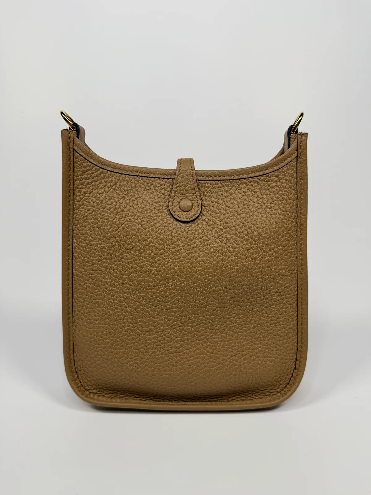 HERMÈS EVELYNE TPM IN CHAI CLEMENCE LEATHER WITH GOLD HARDWARE