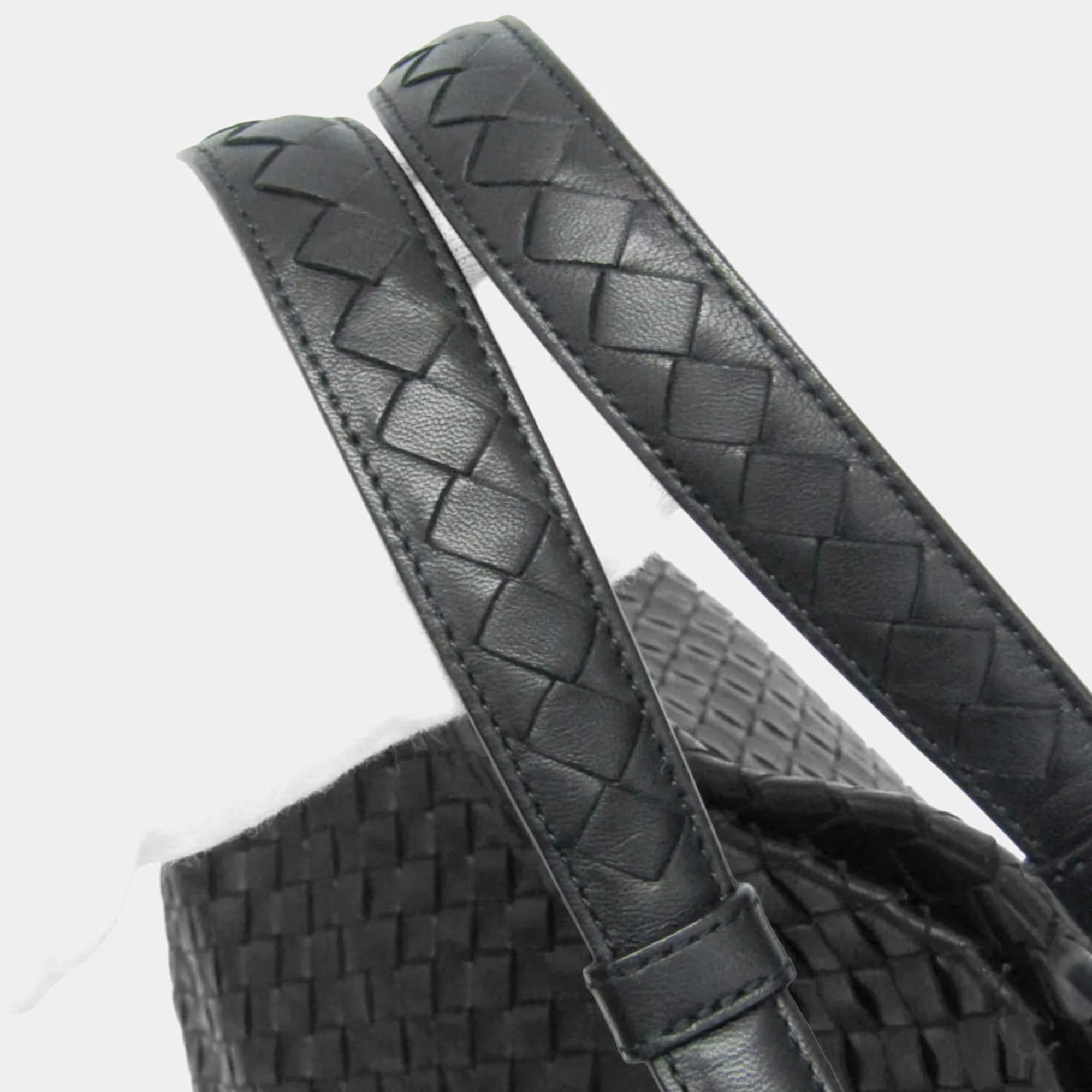 Bottega Veneta Intrecciato Medium Garda Bag Leather Handbag Black