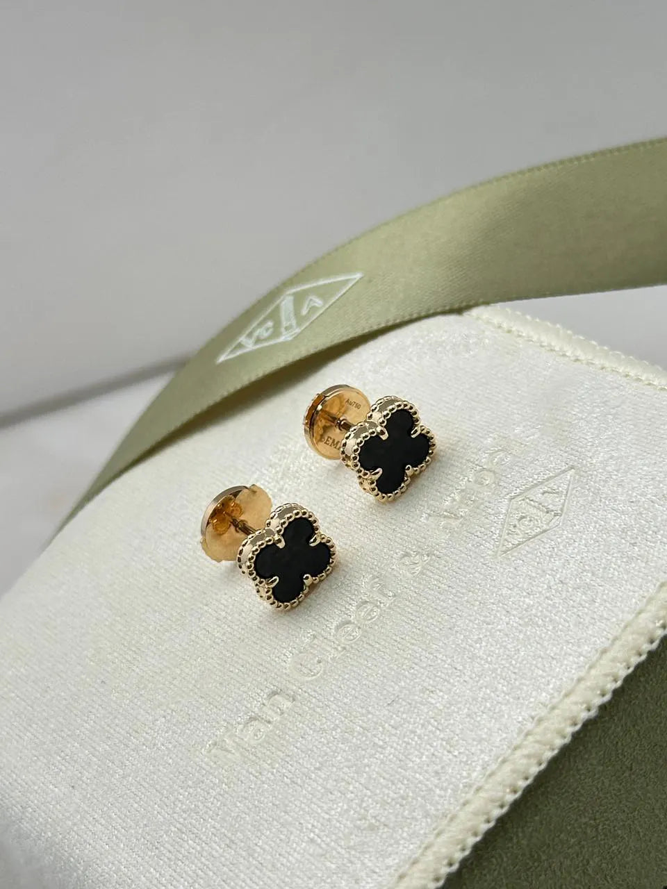Van Cleef And Arpels Sweet Alhambra Earstuds Onyx