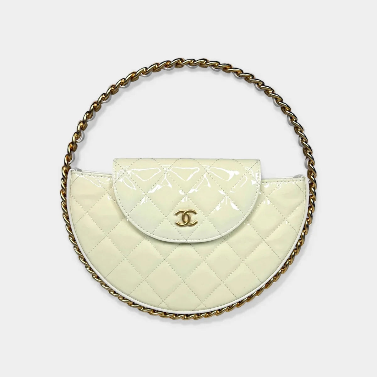 CHANEL WHITE QUILTED PATENT LEATHER CHAIN AROUND HOOP BAG