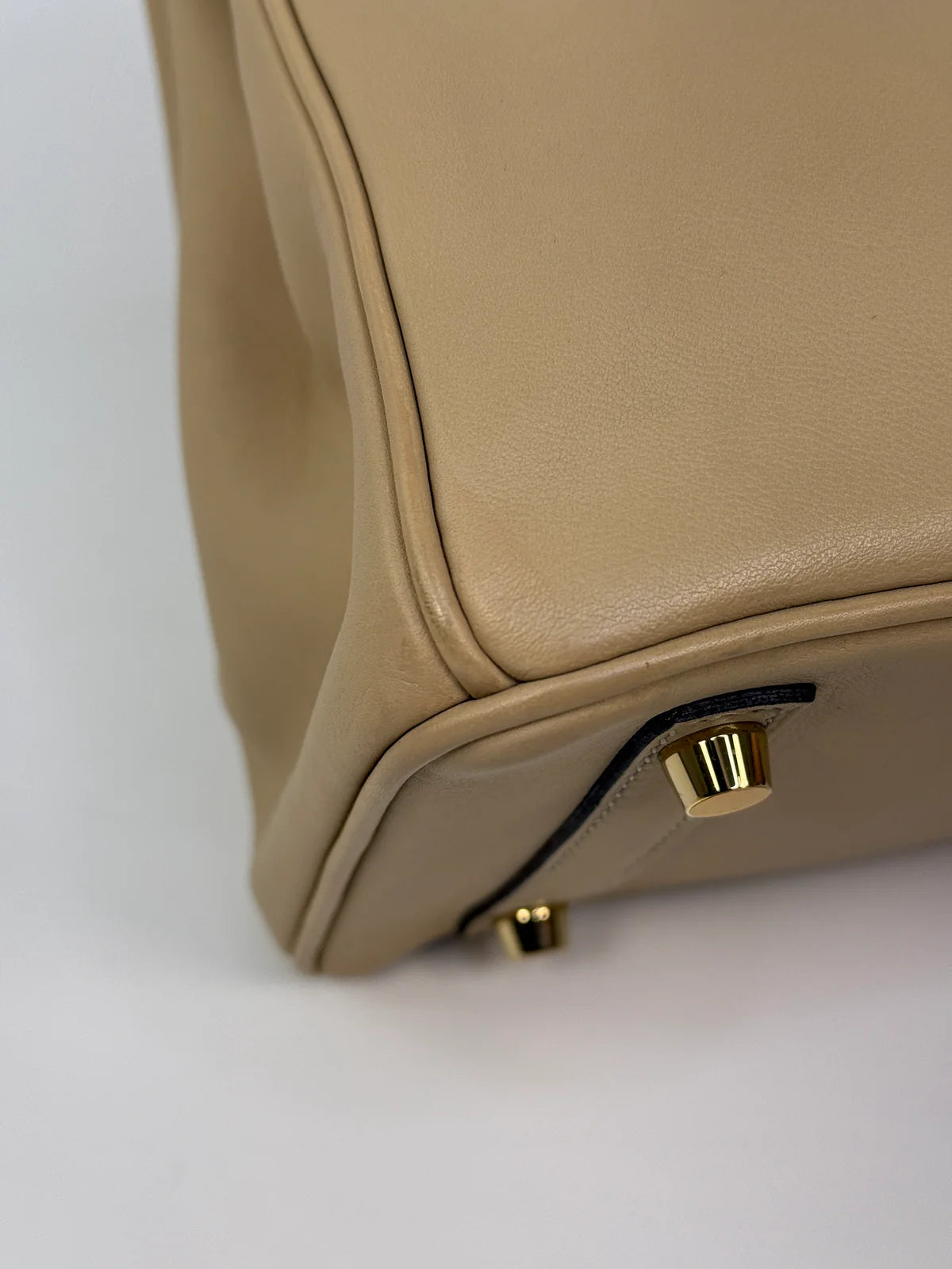 HERMÈS BIRKIN 25 IN TRENCH SWIFT LEATHER WITH GOLD HARDWARE