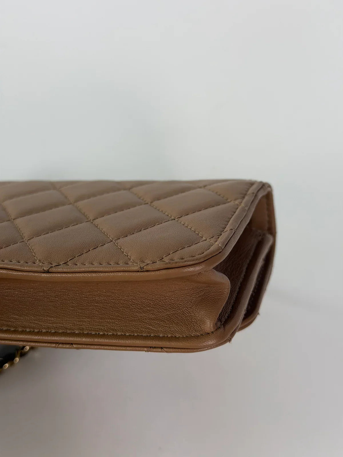 CHANEL TRENDY WALLET ON CHAIN IN BEIGE LAMBSKIN WITH GOLD HARDWARE