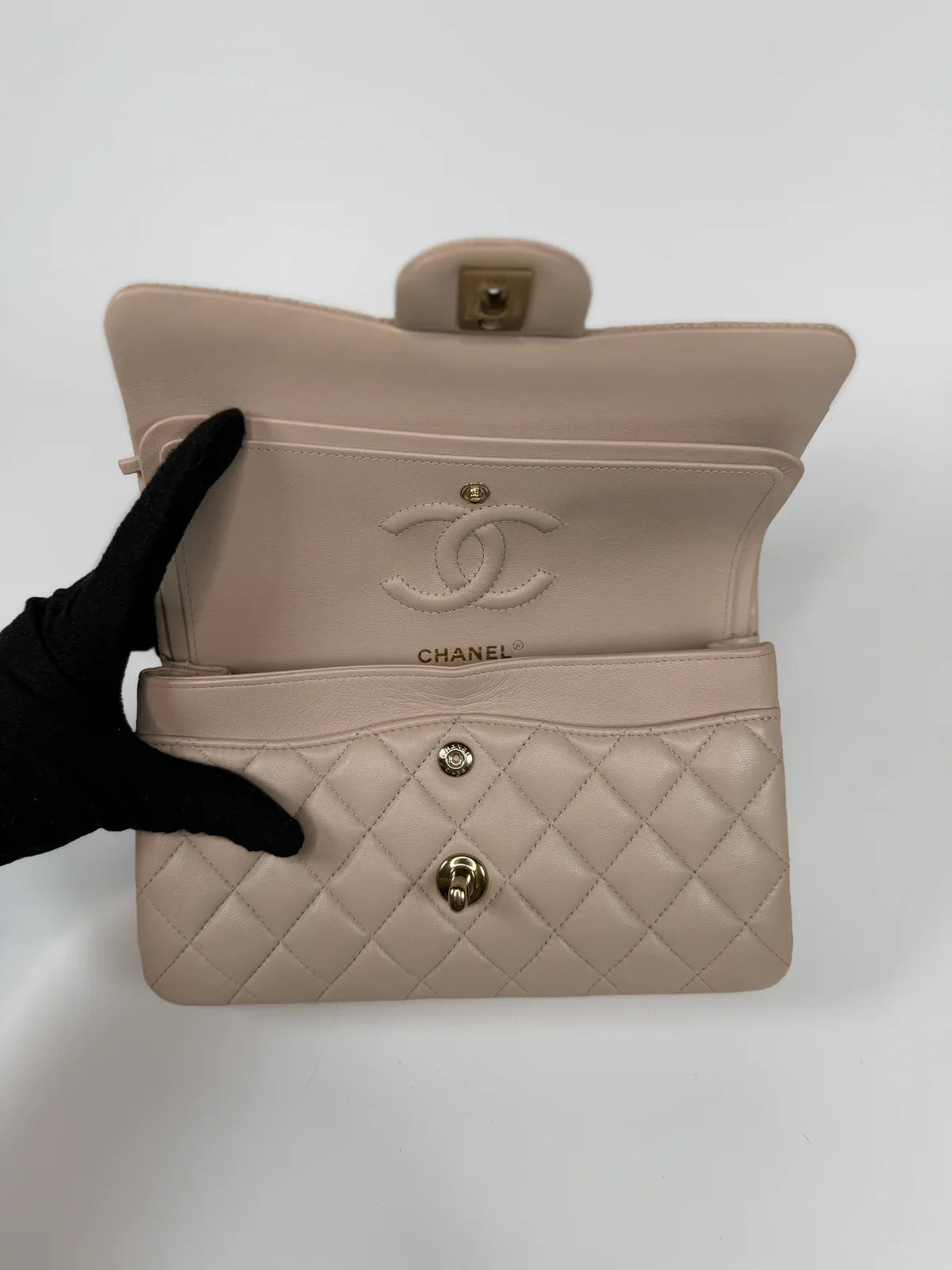 CHANEL SMALL CLASSIC DOUBLE FLAP IN LIGHT BEIGE LAMBSKIN LEATHER WITH PALE GOLD HARDWARE