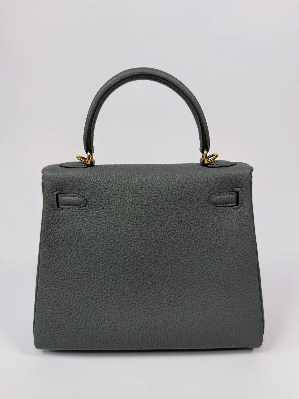 HERMÈS KELLY 25 IN VERT AMANDE TOGO LEATHER WITH GOLD HARDWARE
