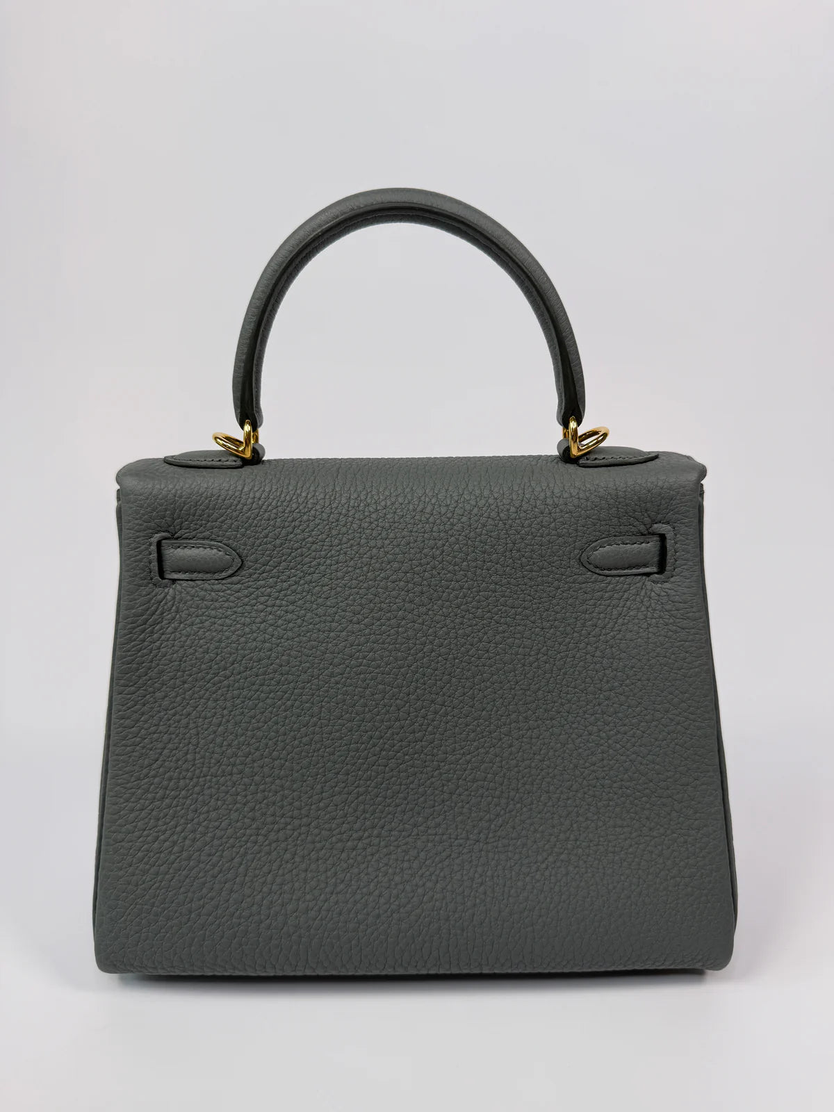 HERMÈS KELLY 25 IN VERT AMANDE TOGO LEATHER WITH GOLD HARDWARE