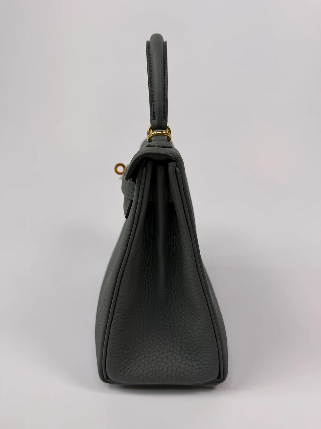 HERMÈS KELLY 25 IN VERT AMANDE TOGO LEATHER WITH GOLD HARDWARE