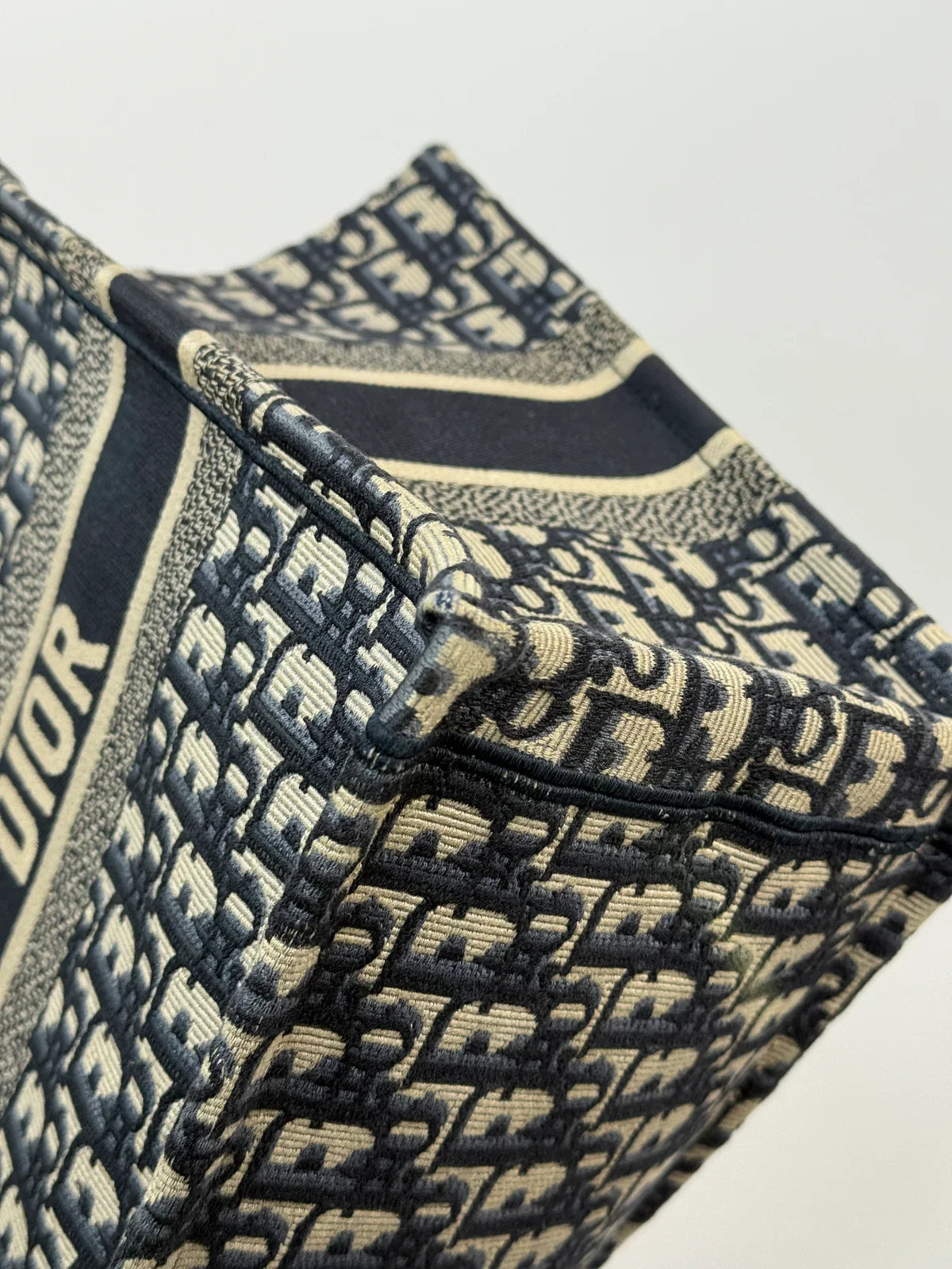 CHRISTIAN DIOR MEDIUM OBLIQUE BOOK TOTE