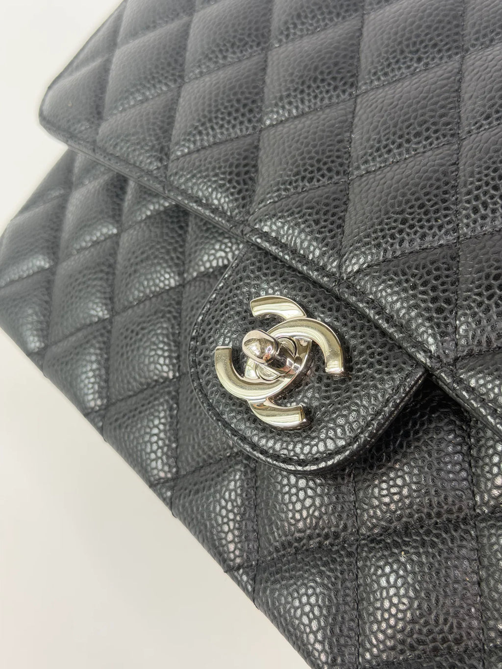 CHANEL VINTAGE MEDIUM CLASSIC DOUBLE FLAP BLACK CAVIAR SILVER HARDWARE