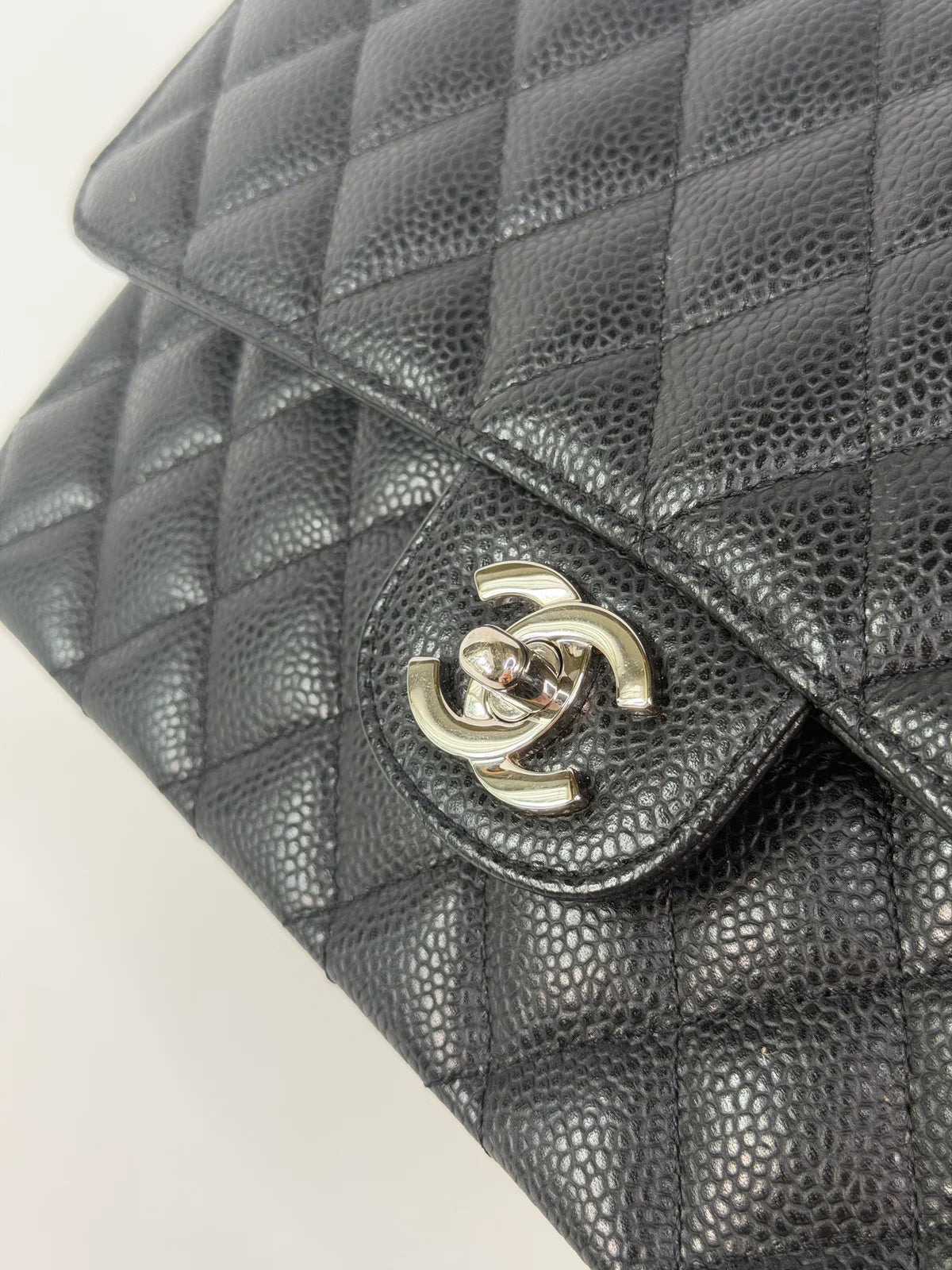 CHANEL VINTAGE MEDIUM CLASSIC DOUBLE FLAP BLACK CAVIAR SILVER HARDWARE