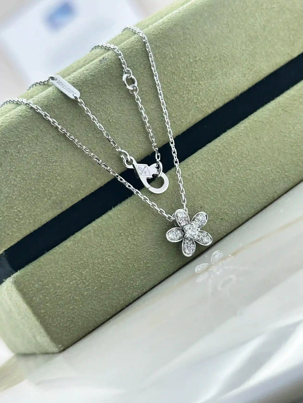 Van cleef and Arpels Socrate Pendant