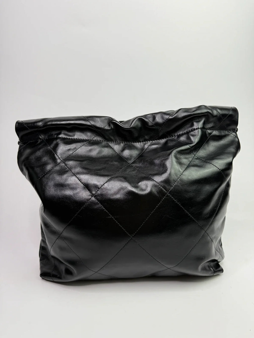CHANEL 22 HANDBAG IN BLACK CALFSKIN LEATHER WITH SHW
