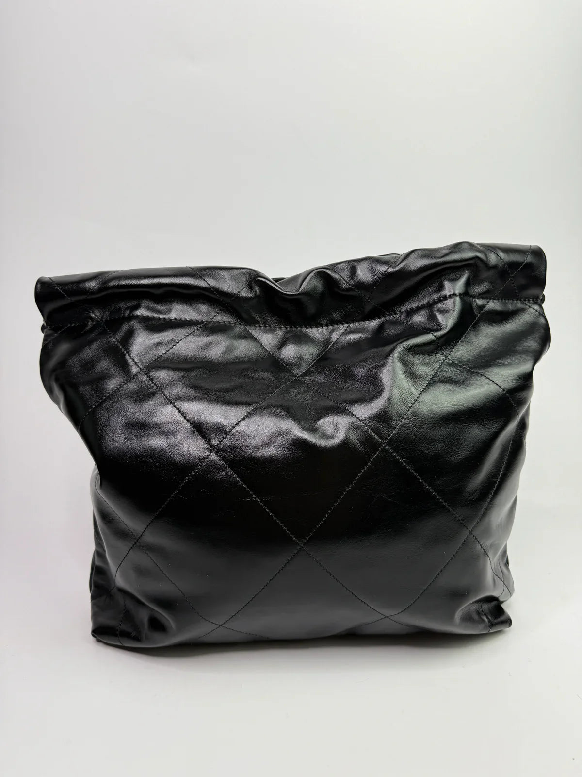 CHANEL 22 HANDBAG IN BLACK CALFSKIN LEATHER WITH SHW
