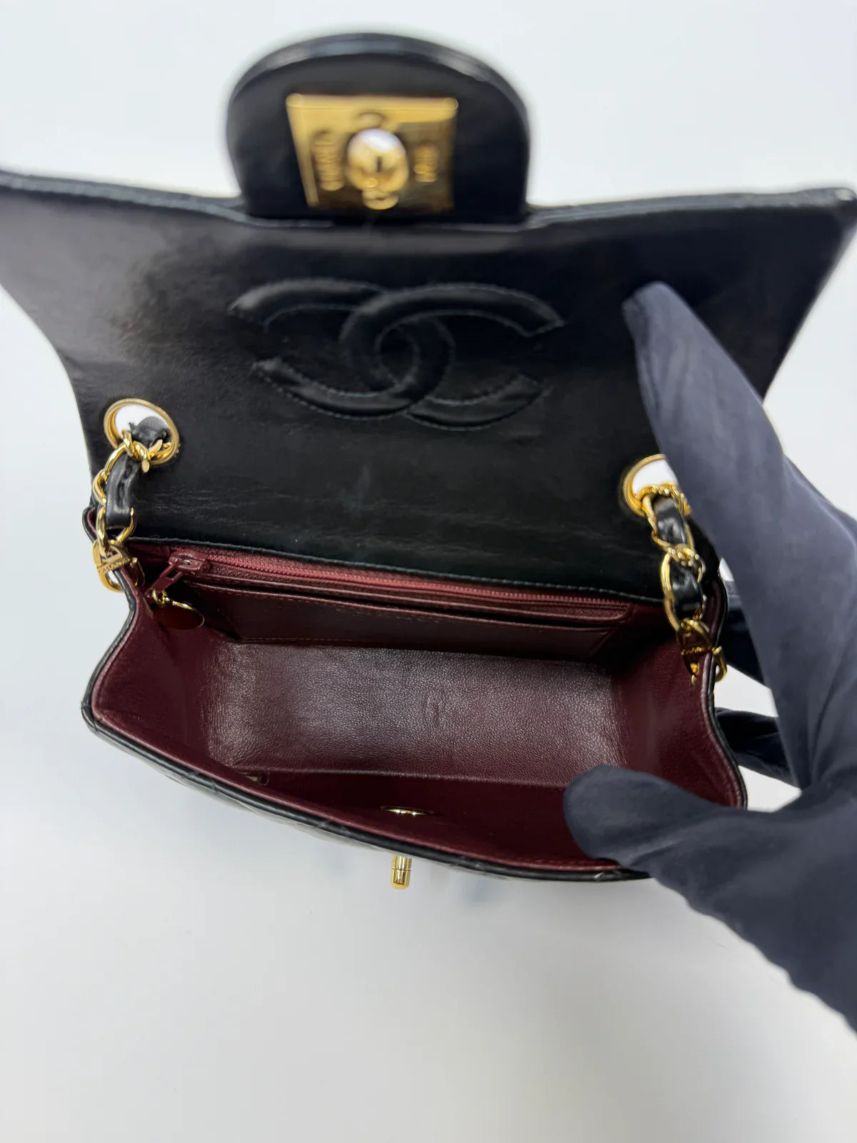 CHANEL BLACK SQUARE VINTAGE FLAP BAG IN LAMBSKIN WITH GOLD HARDWARE