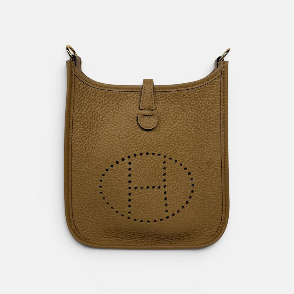 HERMÈS EVELYNE TPM IN CHAI CLEMENCE LEATHER WITH GOLD HARDWARE