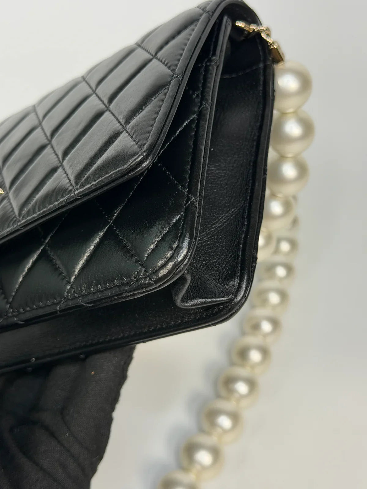 CHANEL PEARL WALLET ON CHAIN IN BLACK LAMBSKIN LEATHER WITH PALE GOLD HARDWARE