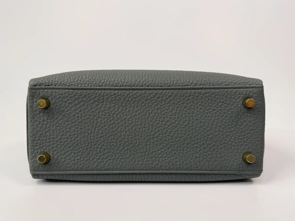 HERMÈS KELLY 25 IN VERT AMANDE TOGO LEATHER WITH GOLD HARDWARE