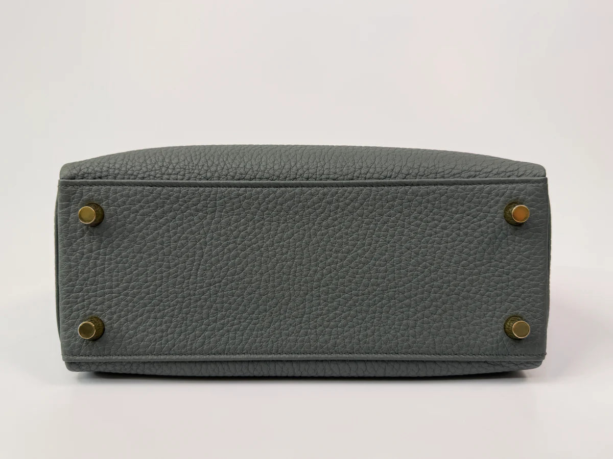 HERMÈS KELLY 25 IN VERT AMANDE TOGO LEATHER WITH GOLD HARDWARE