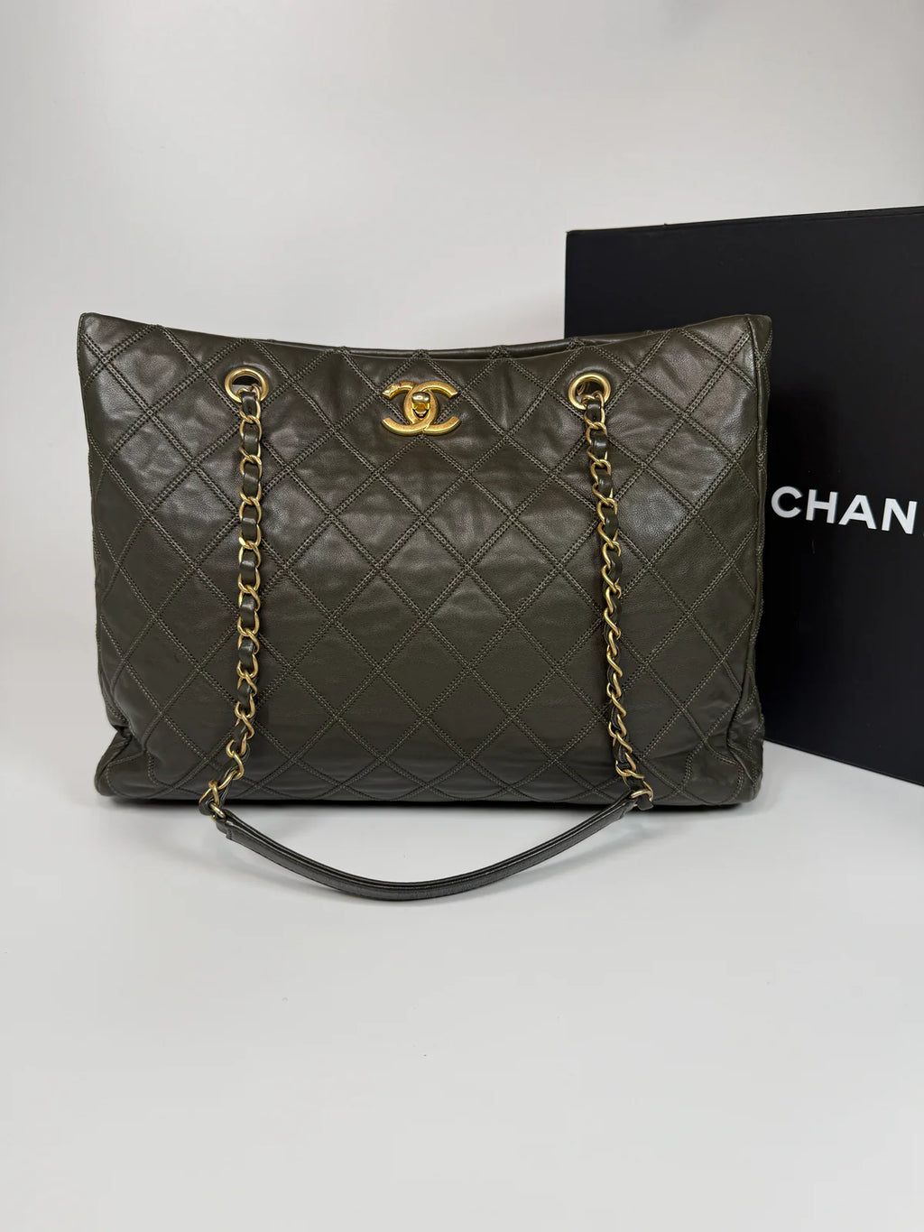 CHANEL DARK GREEN LAMBSKIN LEATHER TOTE BAG WITH GOLD HARDWARE